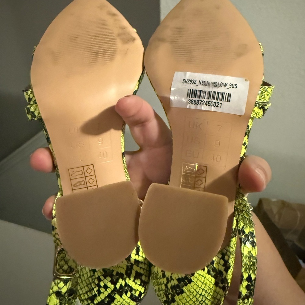 London Rag Women's Cherry Tart Yellow Snake Print Spool Heel Sandal size 9 - Picture 11 of 13